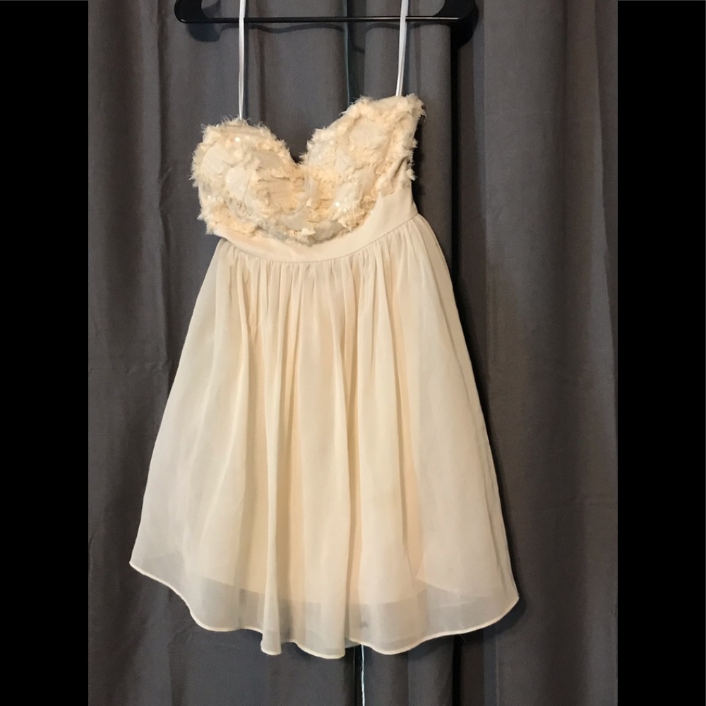 Gorgeous dress for prom or sophisticated event!